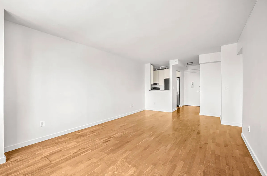 West 42nd Street - Photo 1