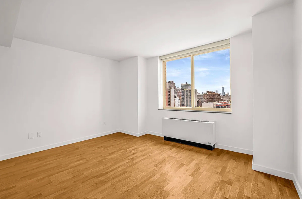 West 42nd Street - Photo 2