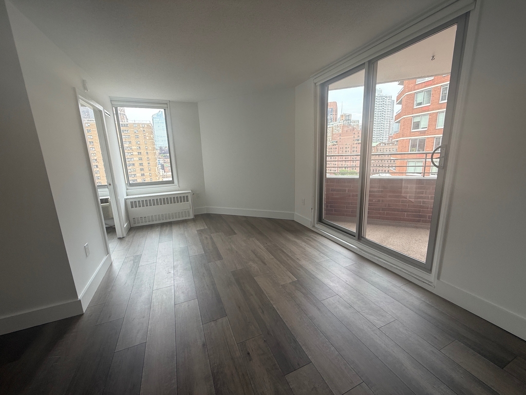 28th st and 2nd ave - Photo 2