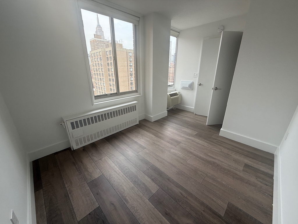 28th st and 2nd ave - Photo 4