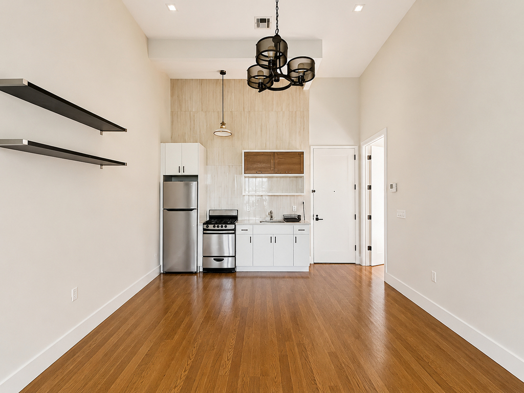 565 Evergreen Avenue - Photo 2