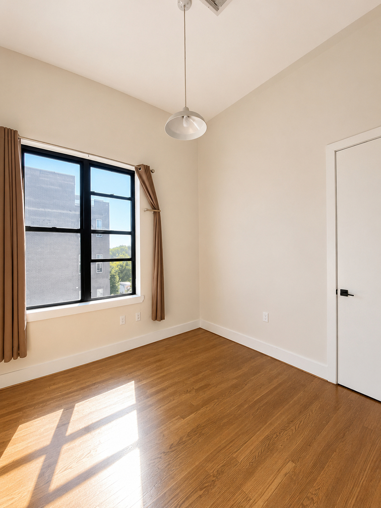 565 Evergreen Avenue - Photo 5