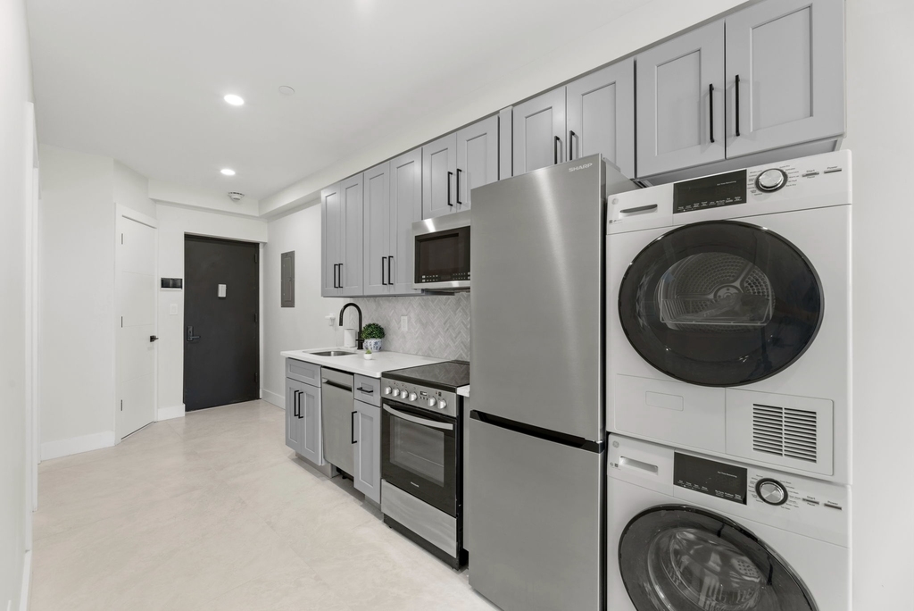 315 West Broadway - Photo 9