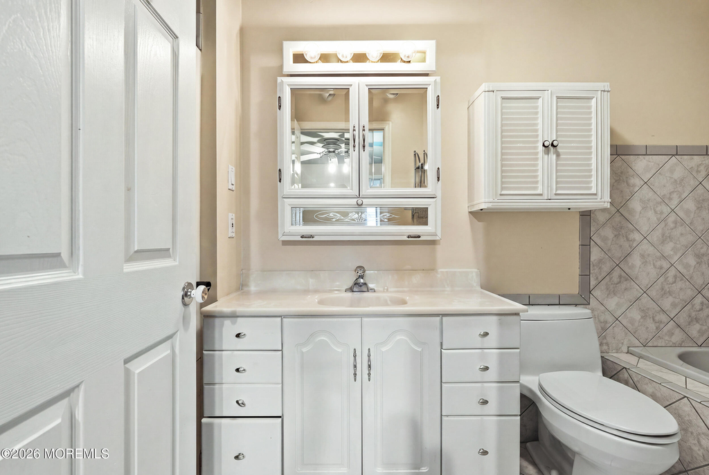 470 Monmouth Place - Photo 32