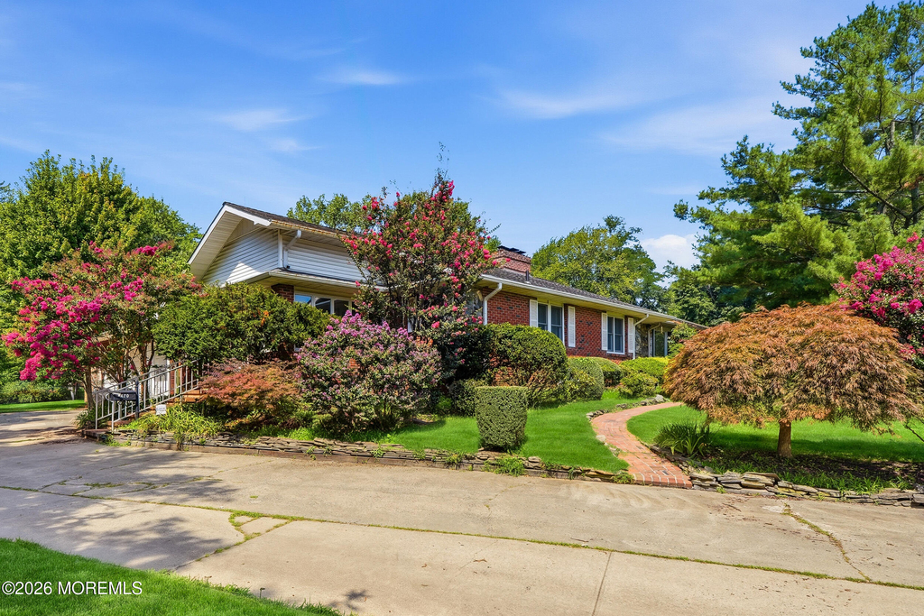 470 Monmouth Place - Photo 51