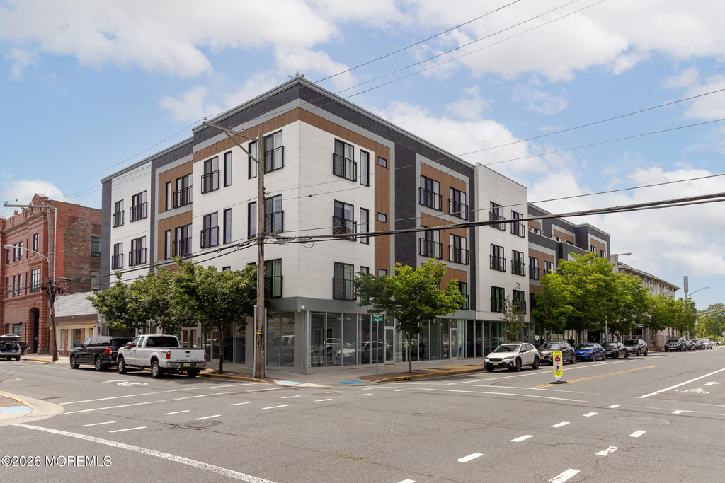 700 Bangs Avenue - Photo 0