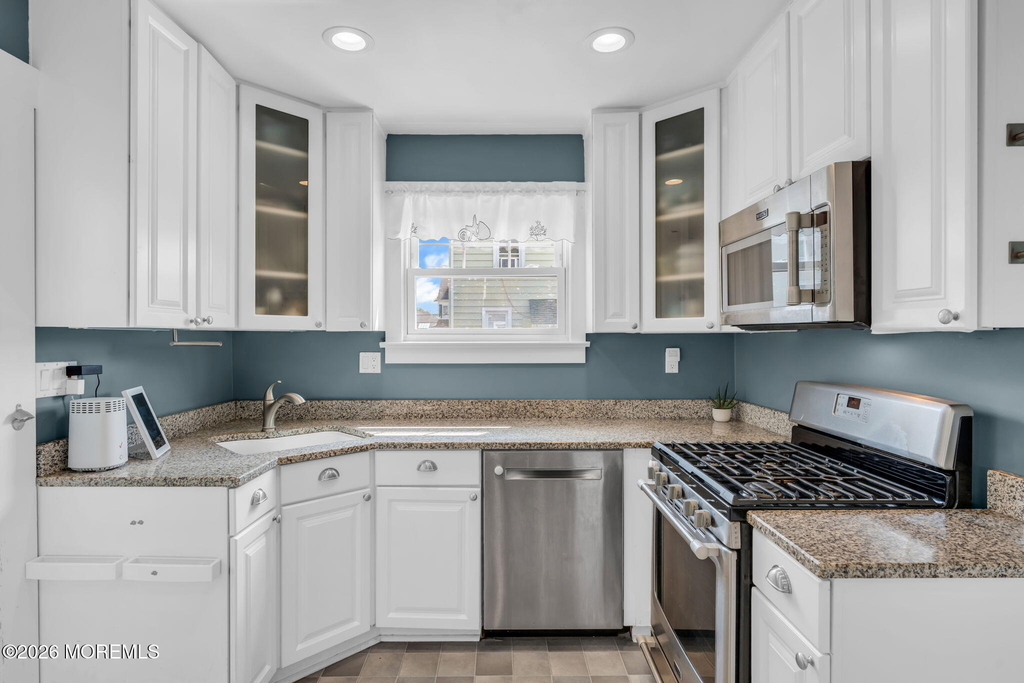 706 E Street - Photo 21