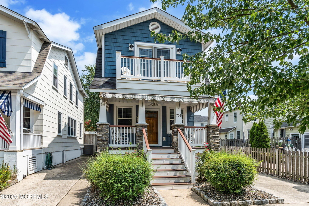 706 E Street - Photo 0