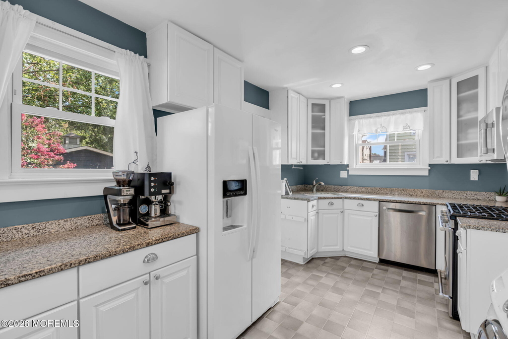706 E Street - Photo 16