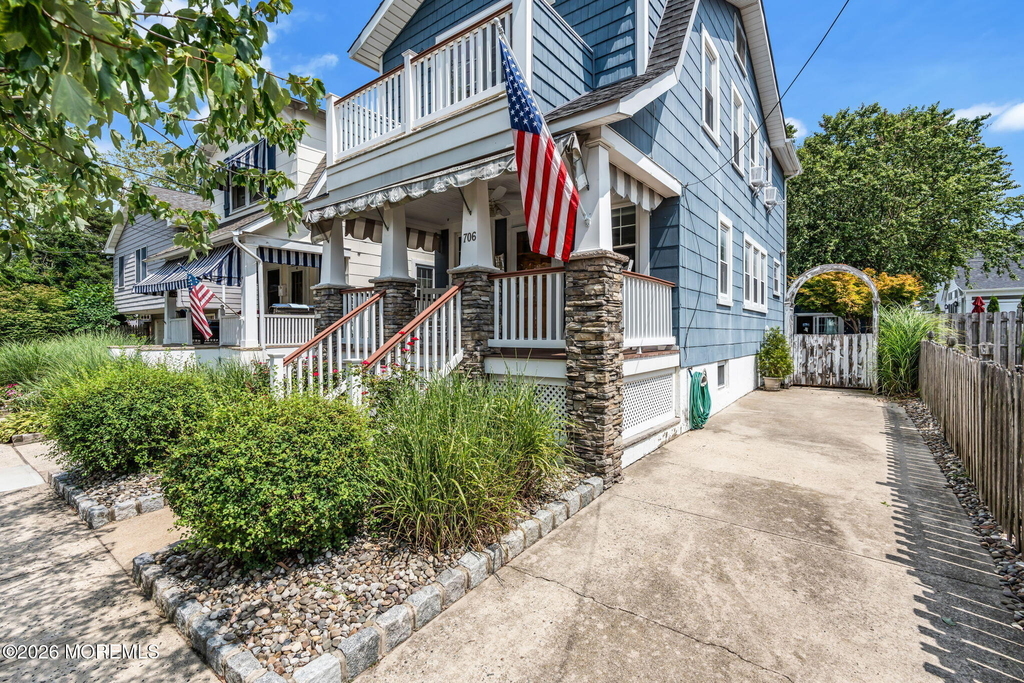 706 E Street - Photo 2