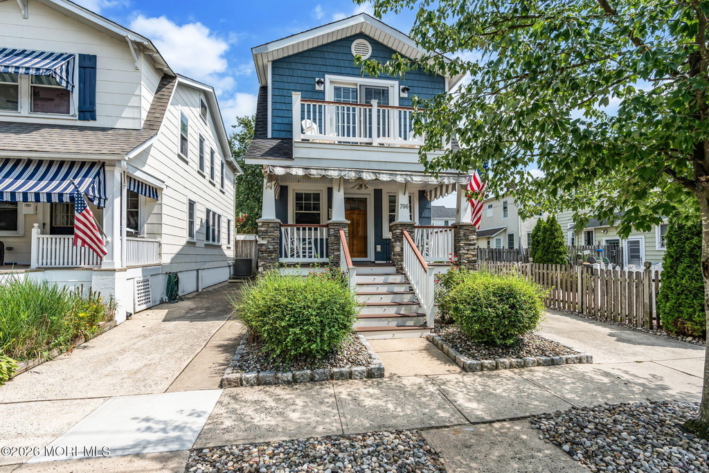 706 E Street - Photo 1