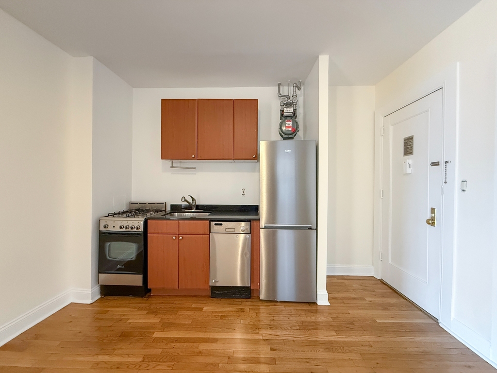 West 11th Street  - Photo 3