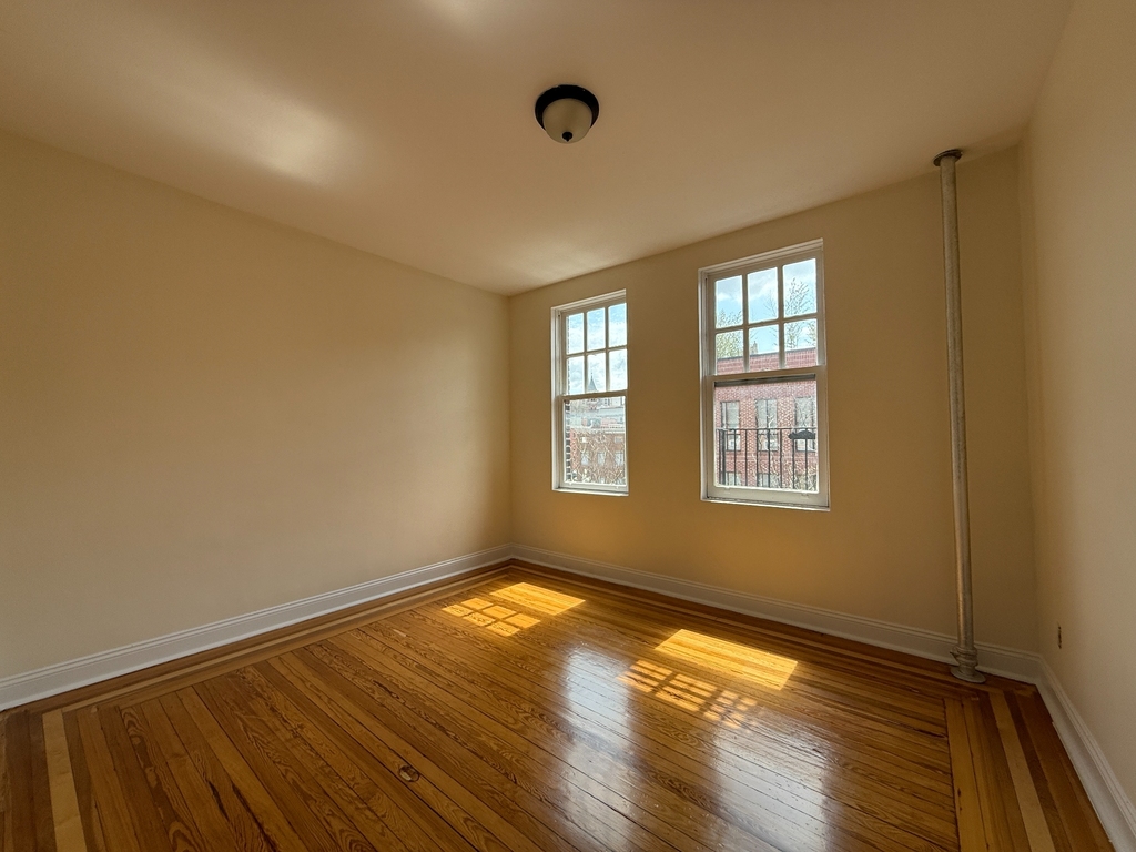 West 11th Street  - Photo 4