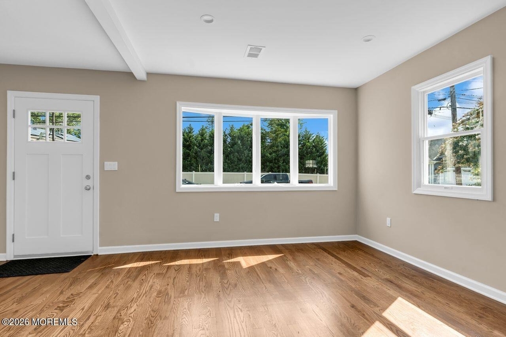 18 Maple Avenue - Photo 2