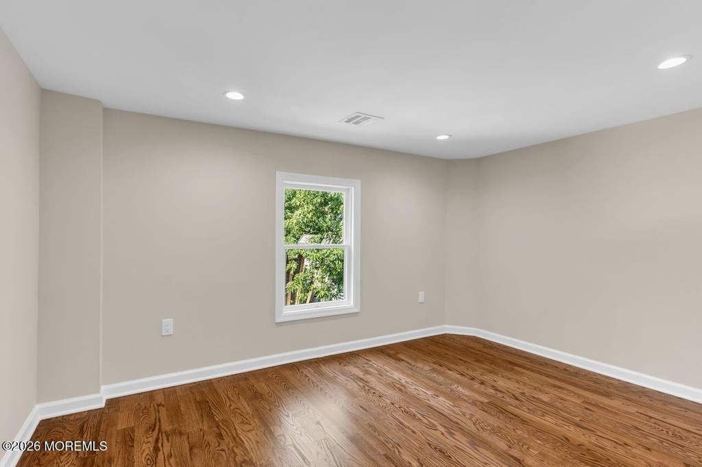18 Maple Avenue - Photo 16