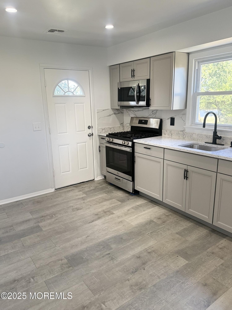 55 Chapin Avenue - Photo 2