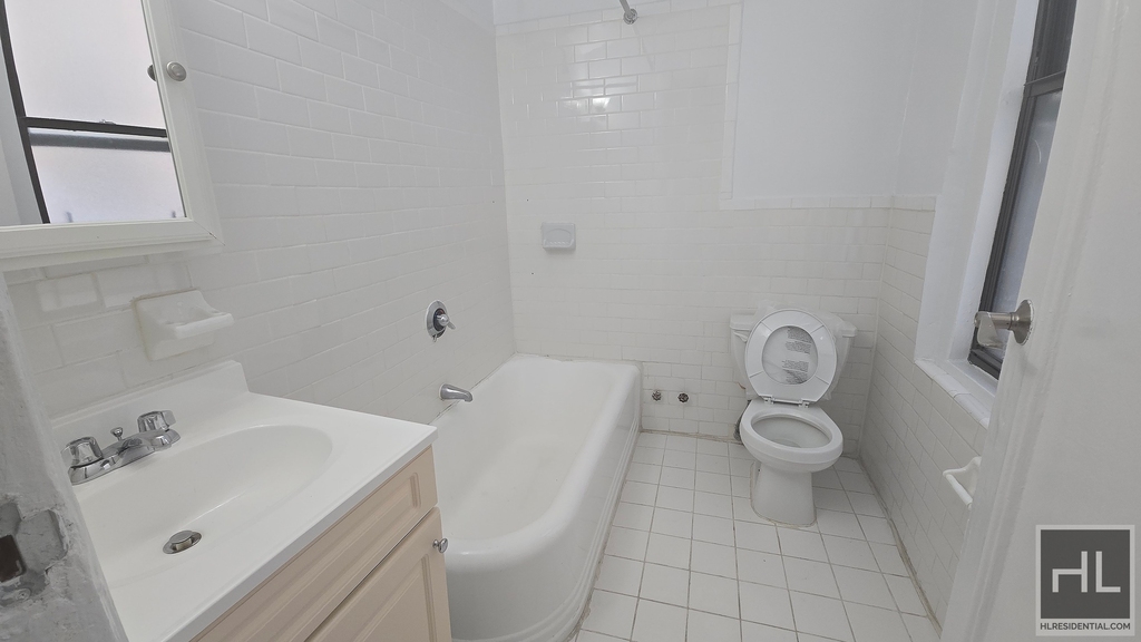 West 170th Street - Photo 4