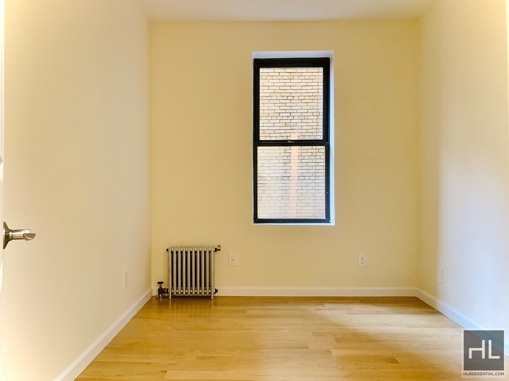 West 170th Street - Photo 4