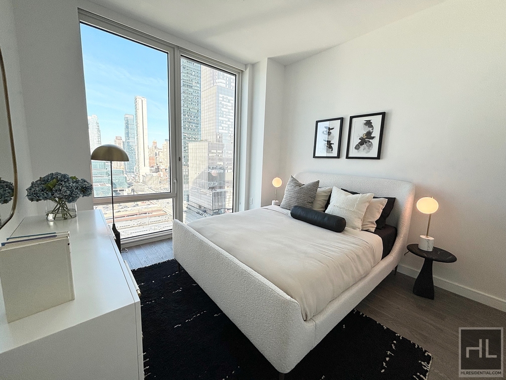 West 30th Street - Photo 1