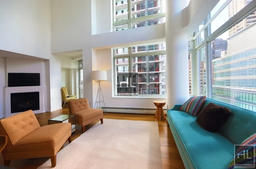 East 59 Street - Photo 1