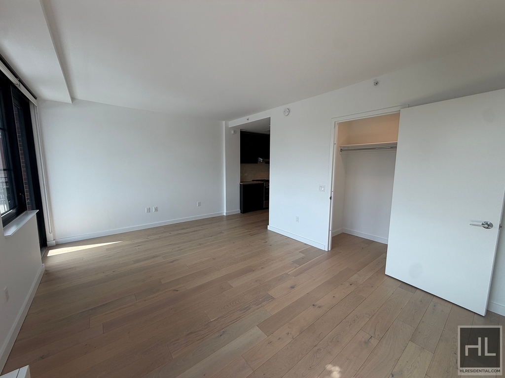 Northern Boulevard - Photo 2