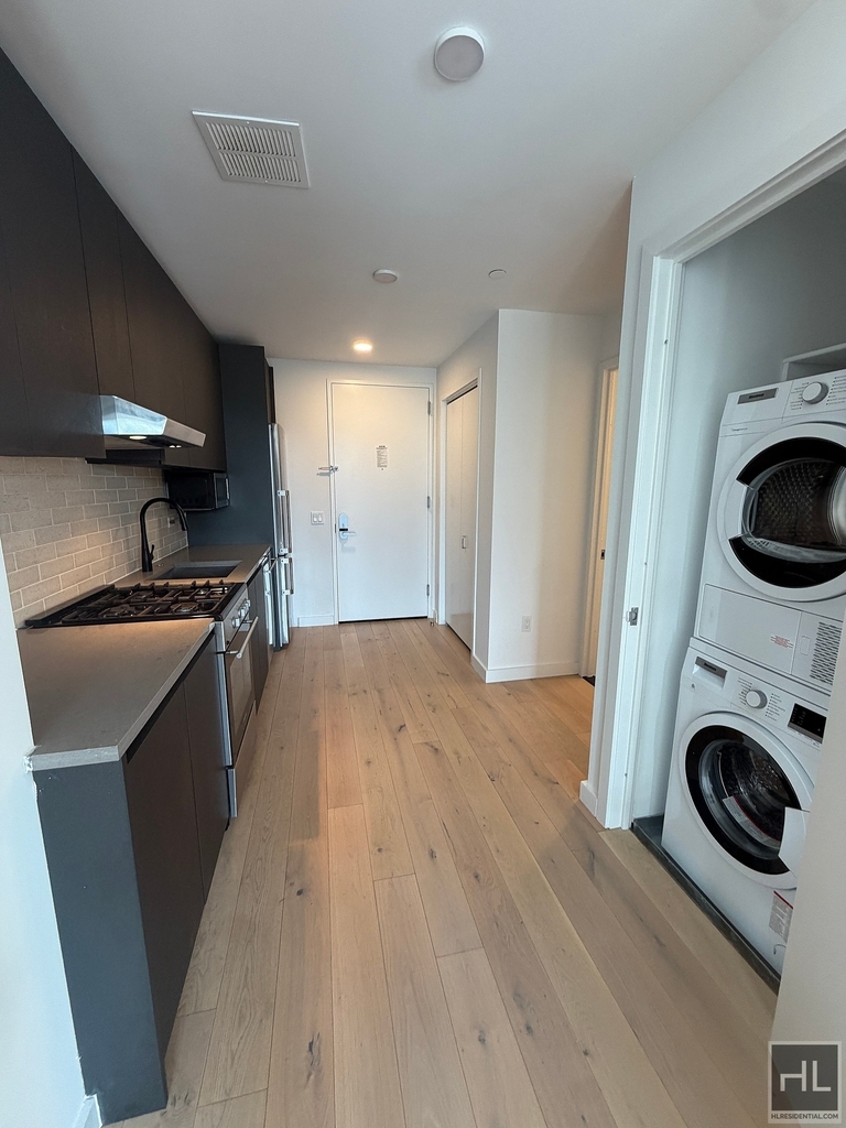 Northern Boulevard - Photo 4