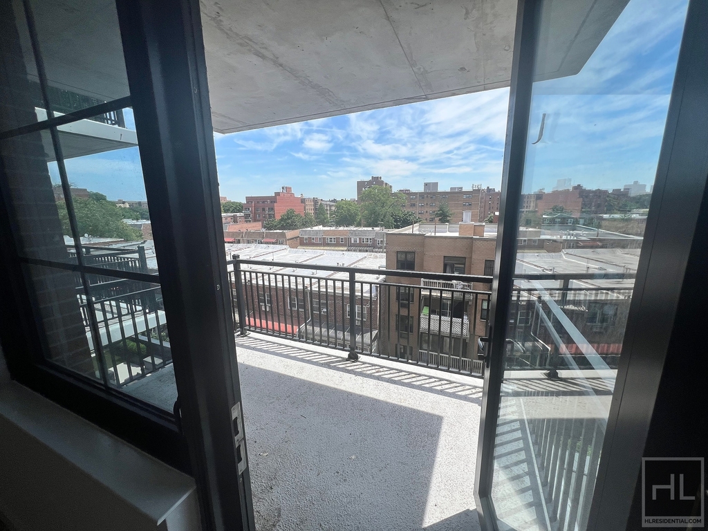 Northern Boulevard - Photo 1