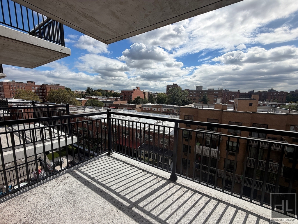 Northern Boulevard - Photo 6