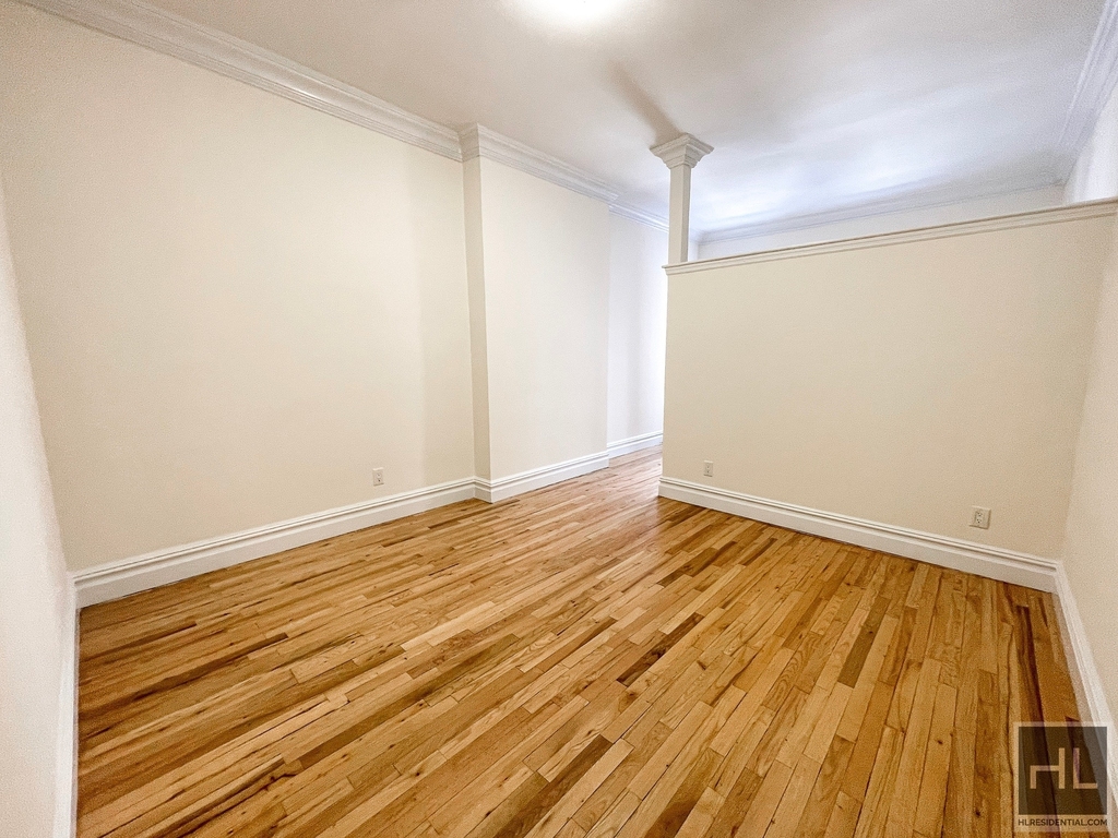 East 85 Street - Photo 3