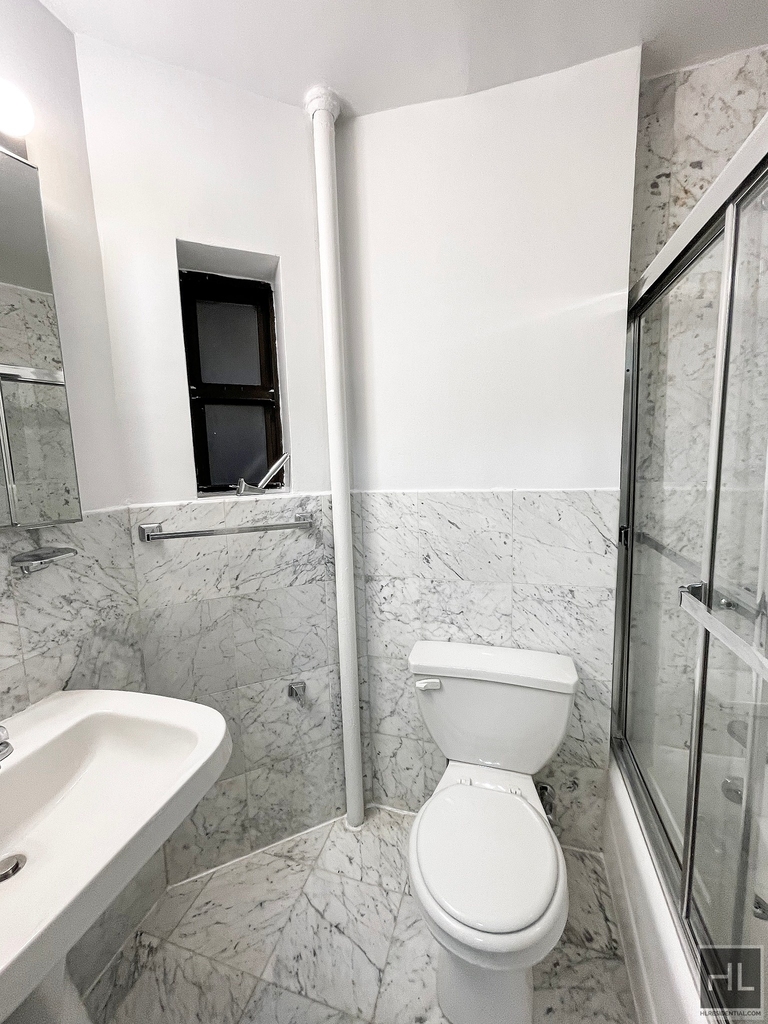 East 85 Street - Photo 5