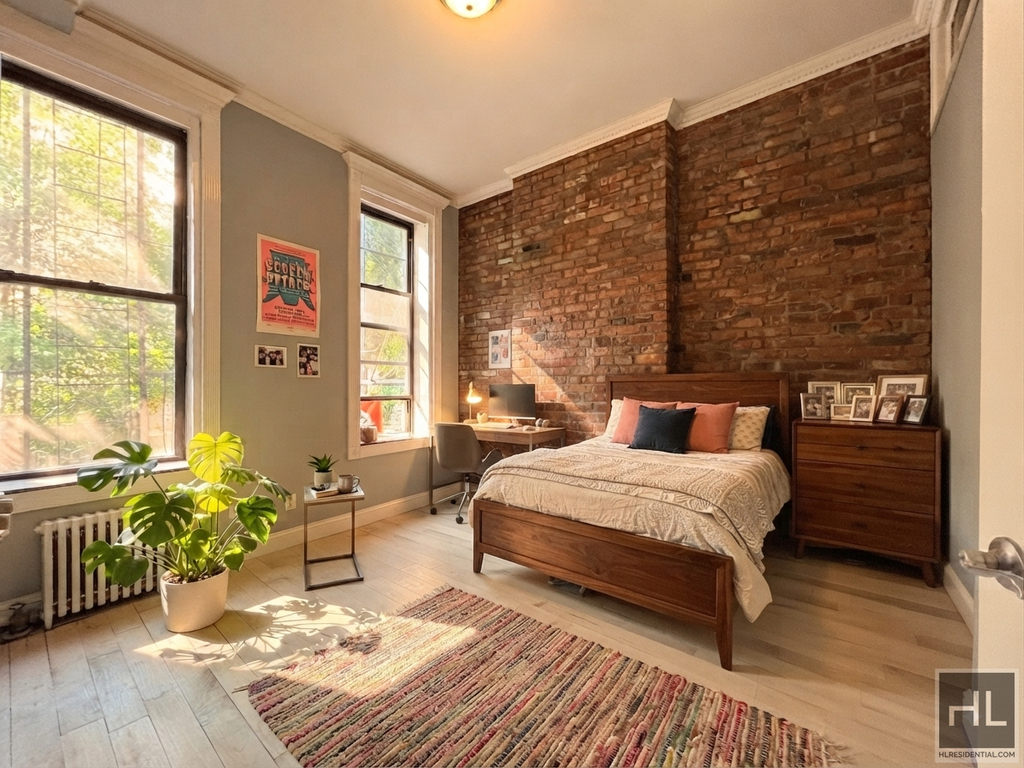 Mott Street - Photo 2