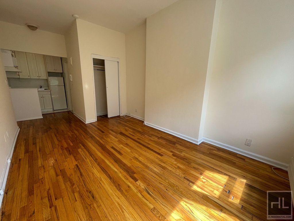 East 84 Street - Photo 1