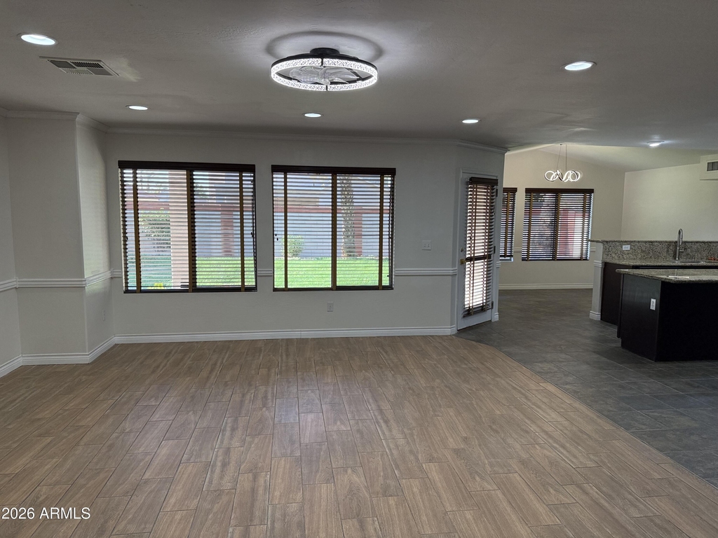 518 W Scott Avenue - Photo 2