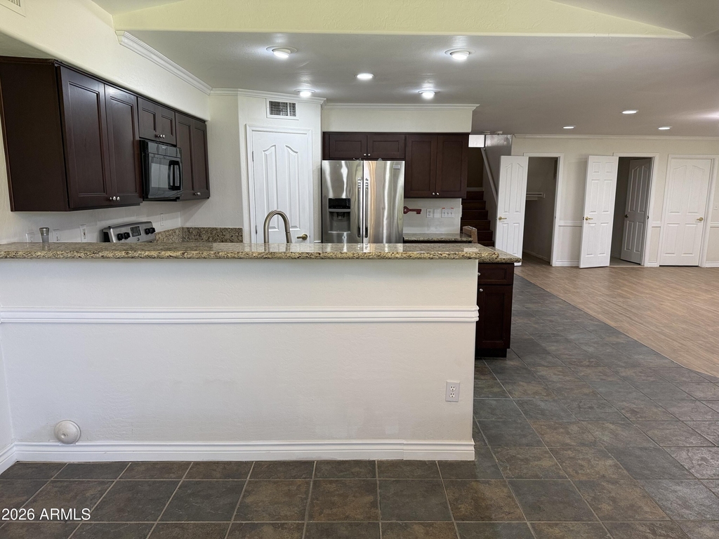 518 W Scott Avenue - Photo 6