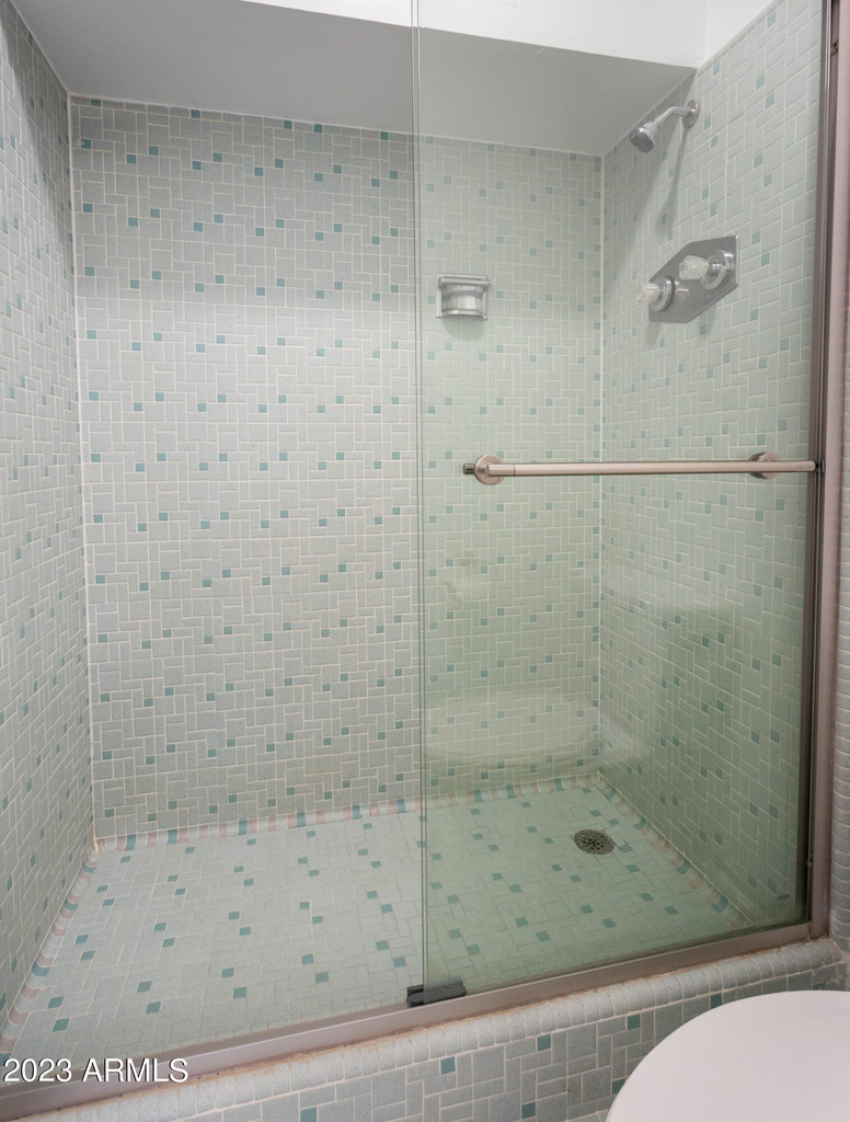 1043 E Maryland Avenue - Photo 5