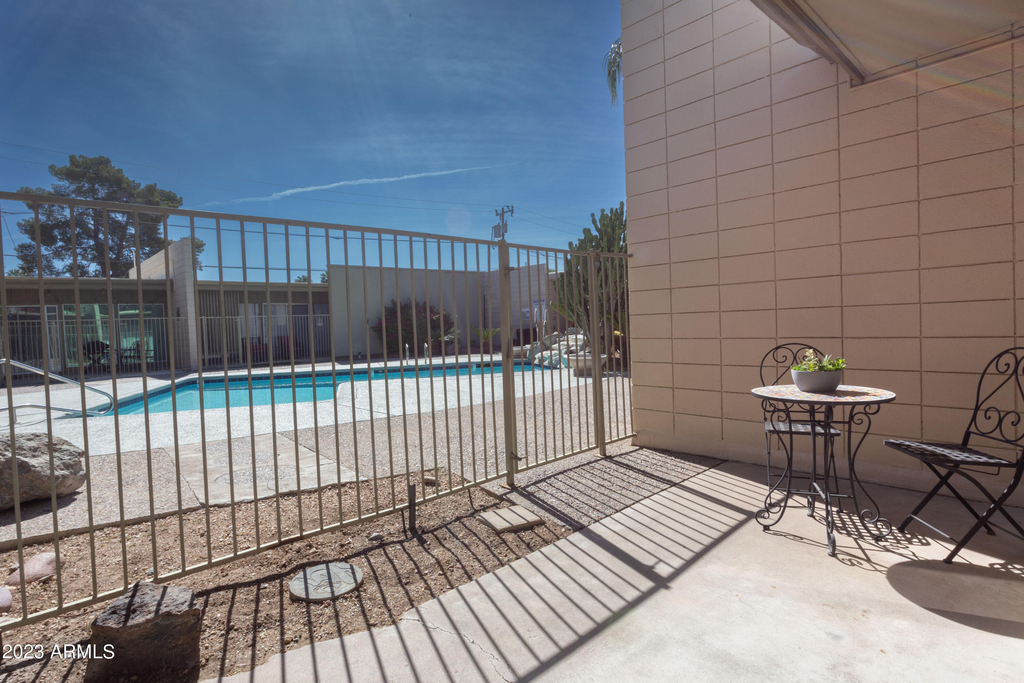 1043 E Maryland Avenue - Photo 13
