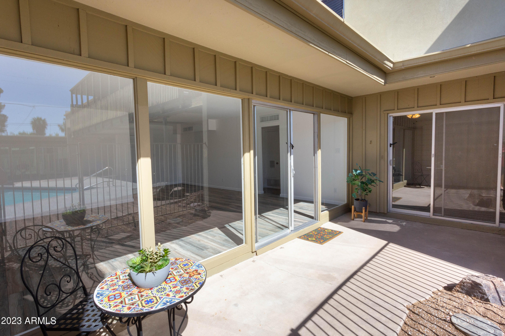 1043 E Maryland Avenue - Photo 12