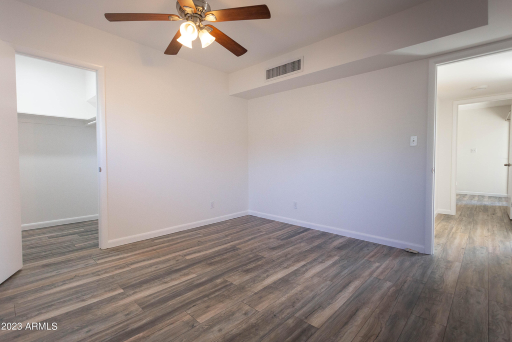 1043 E Maryland Avenue - Photo 6