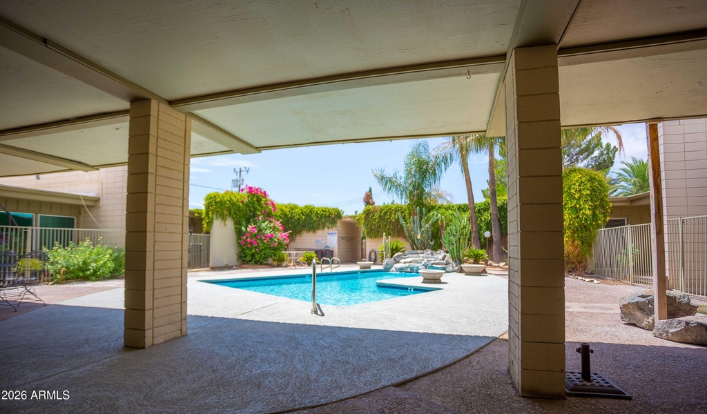 1043 E Maryland Avenue - Photo 14