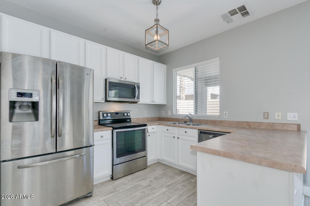 4230 E Windsor Drive - Photo 2