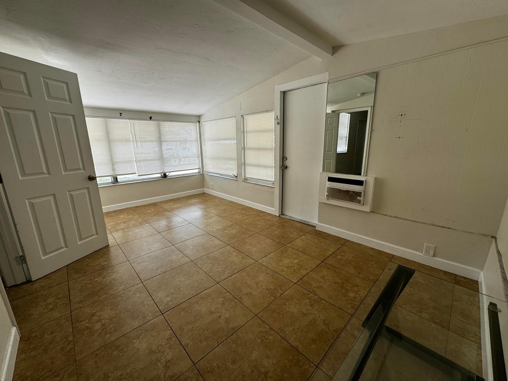 1681 Ne 51st Court - Photo 8