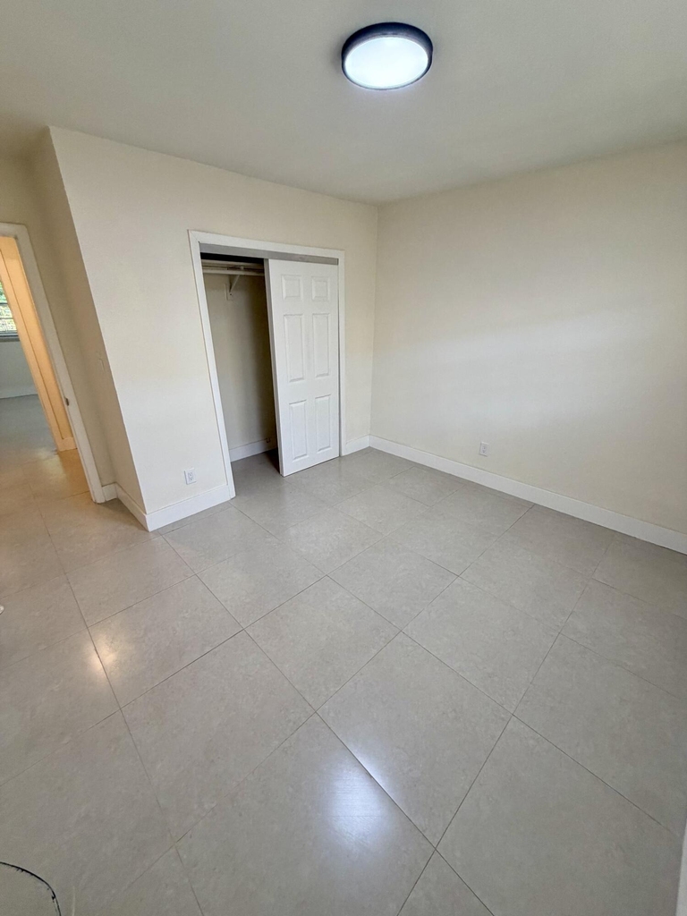 2851 Nw 11th Place - Photo 5