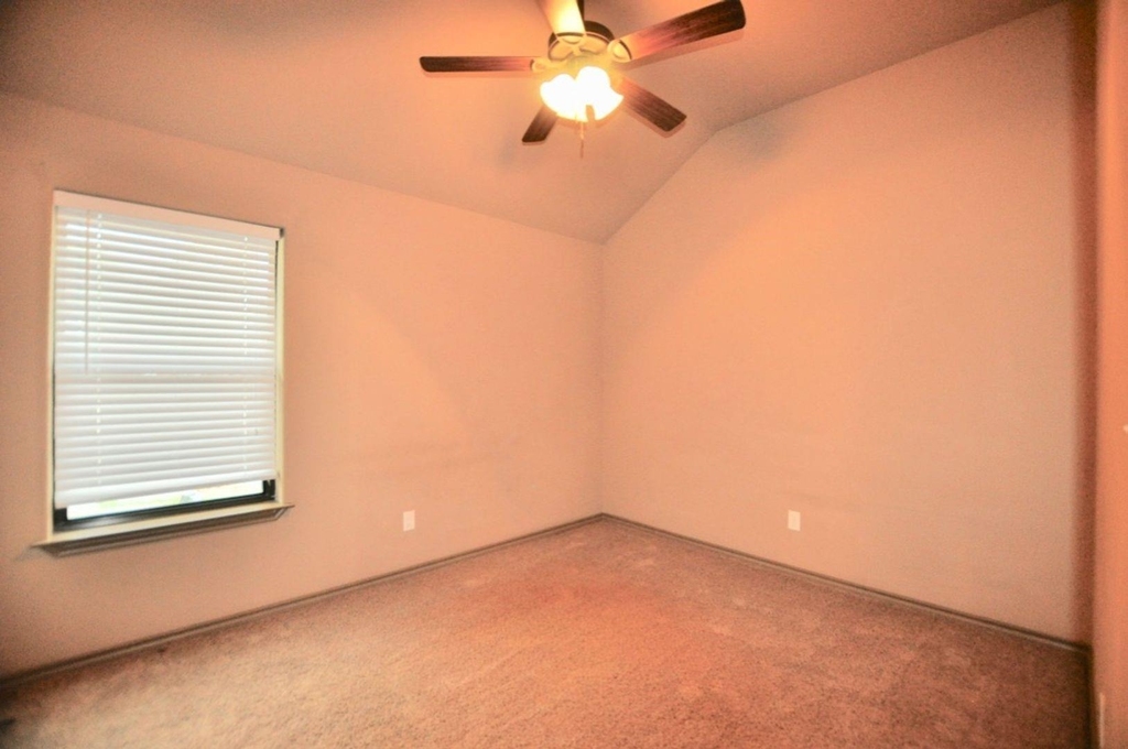 663 W Tarleton Street - Photo 10