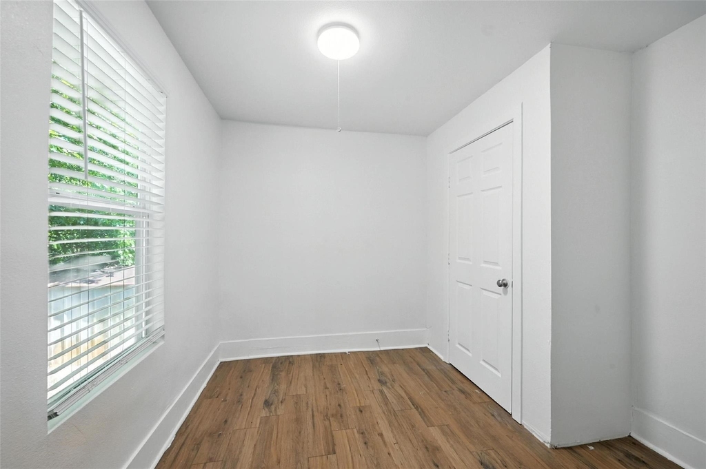 903 W Baker Street - Photo 5