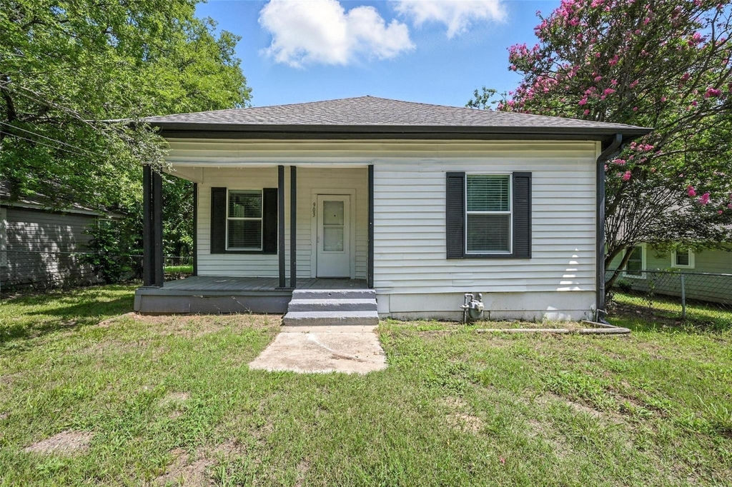 903 W Baker Street - Photo 0