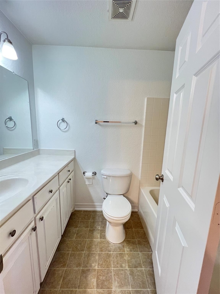 403 W Oak Street - Photo 8