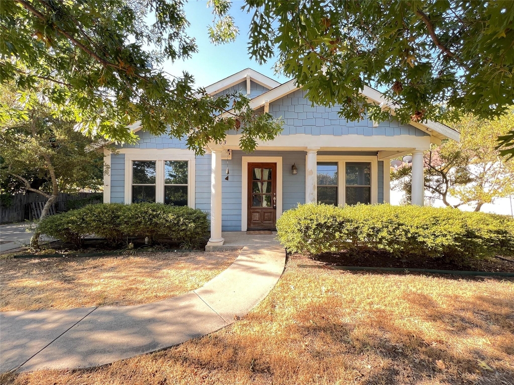 403 W Oak Street - Photo 0