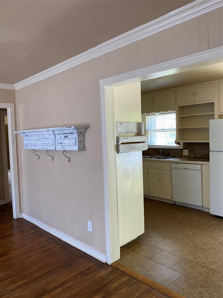 1910 N Travis Street - Photo 6