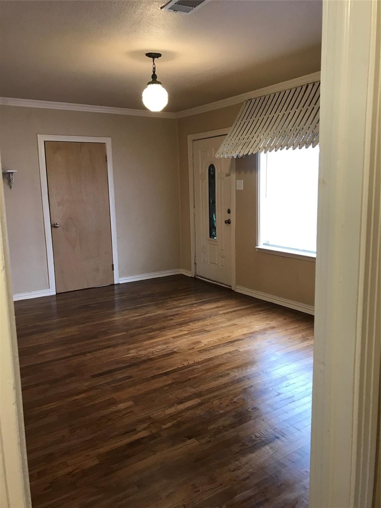 1910 N Travis Street - Photo 13