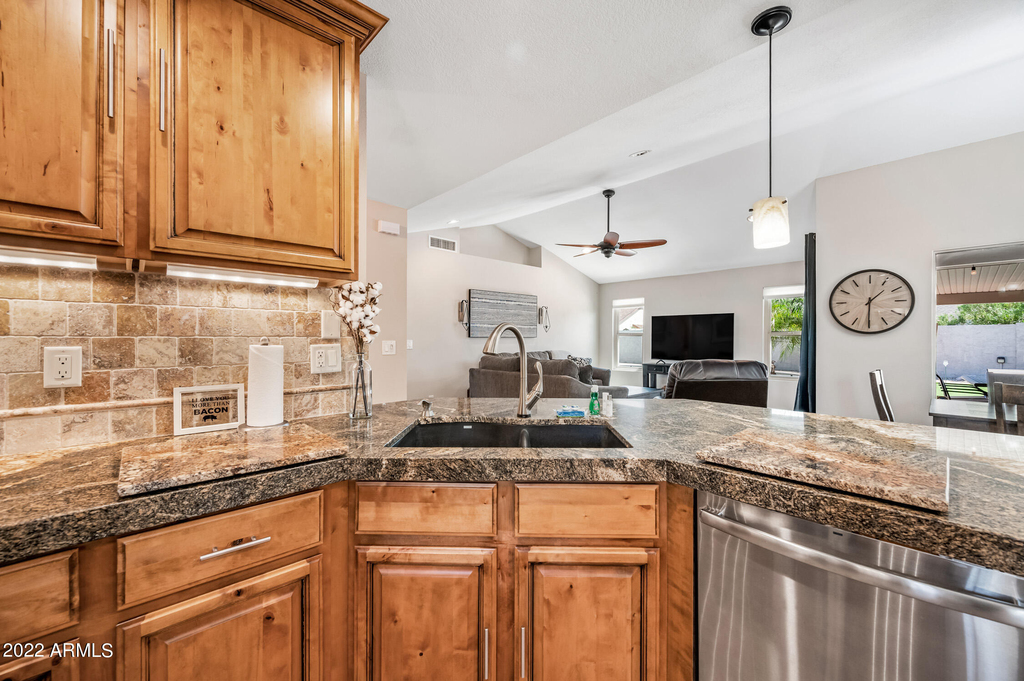 3659 W Elgin Street - Photo 12